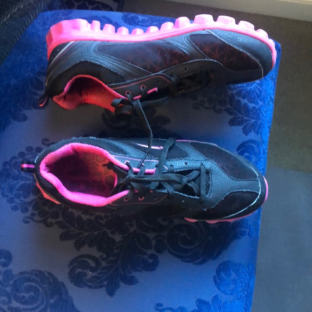 LA Gear sneakers